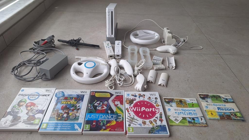 Console wii fonctionne parfaitement, Consoles de jeu & Jeux vidéo, Enlèvement, Comme neuf, Avec 2 manettes, Avec jeux