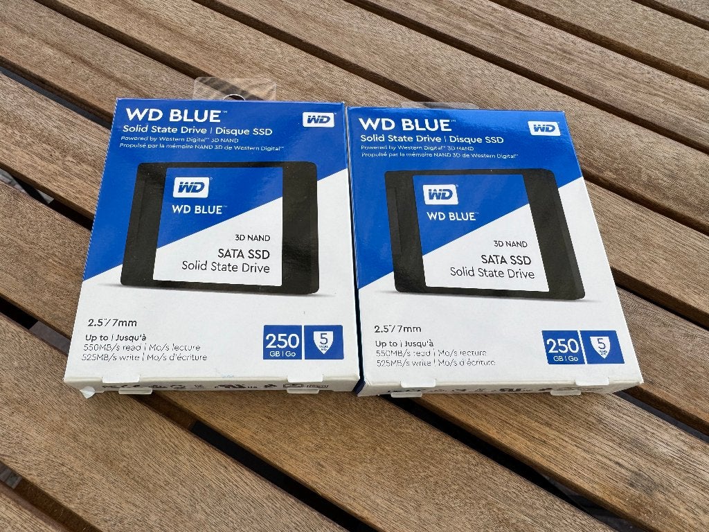 2 disques SSD NAND SATA 3D WD Blue de 250 Go, Neuf, Enlèvement ou Envoi, Desktop, SATA