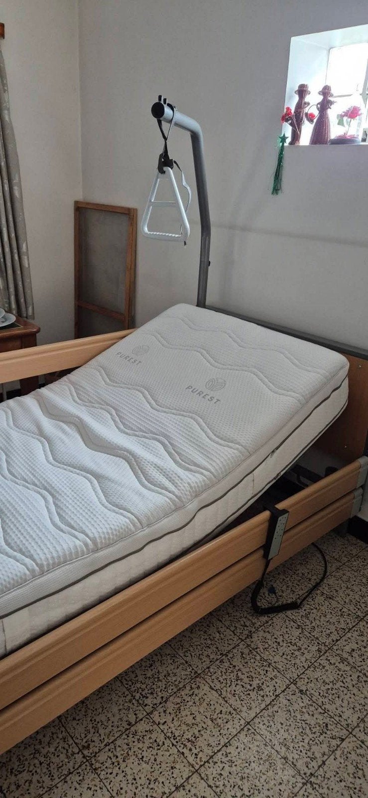 Lit électrique médical avec nouveau matelas urgent !, Huis en Inrichting, Slaapkamer | Bedden, Ophalen, Zo goed als nieuw