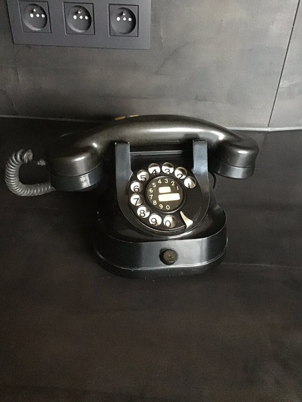 Bakelieten telefoon, Enlèvement