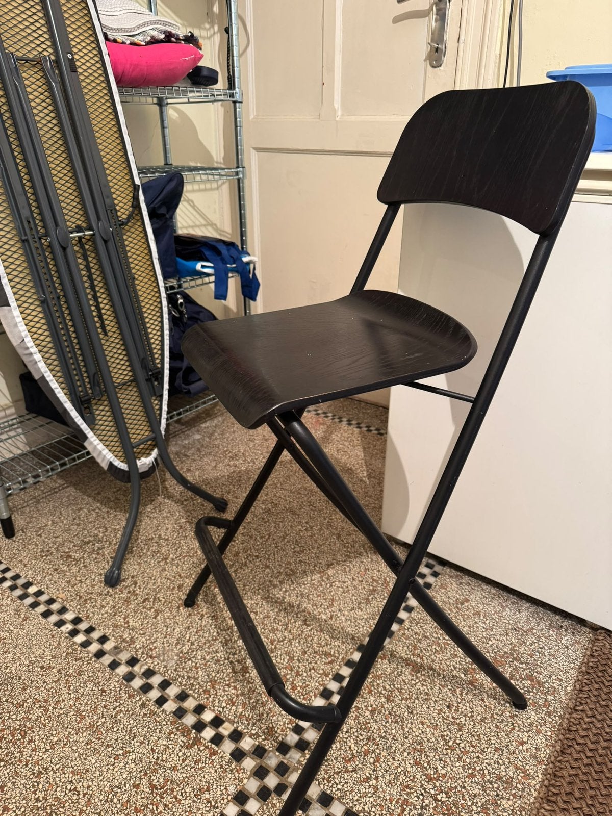 2 Chaises de bar, pliante, noir(sur Ikea: FRANKLIN), Maison & Meubles, Enlèvement, Utilisé, Avec repose-pieds, 60 à 90 cm
