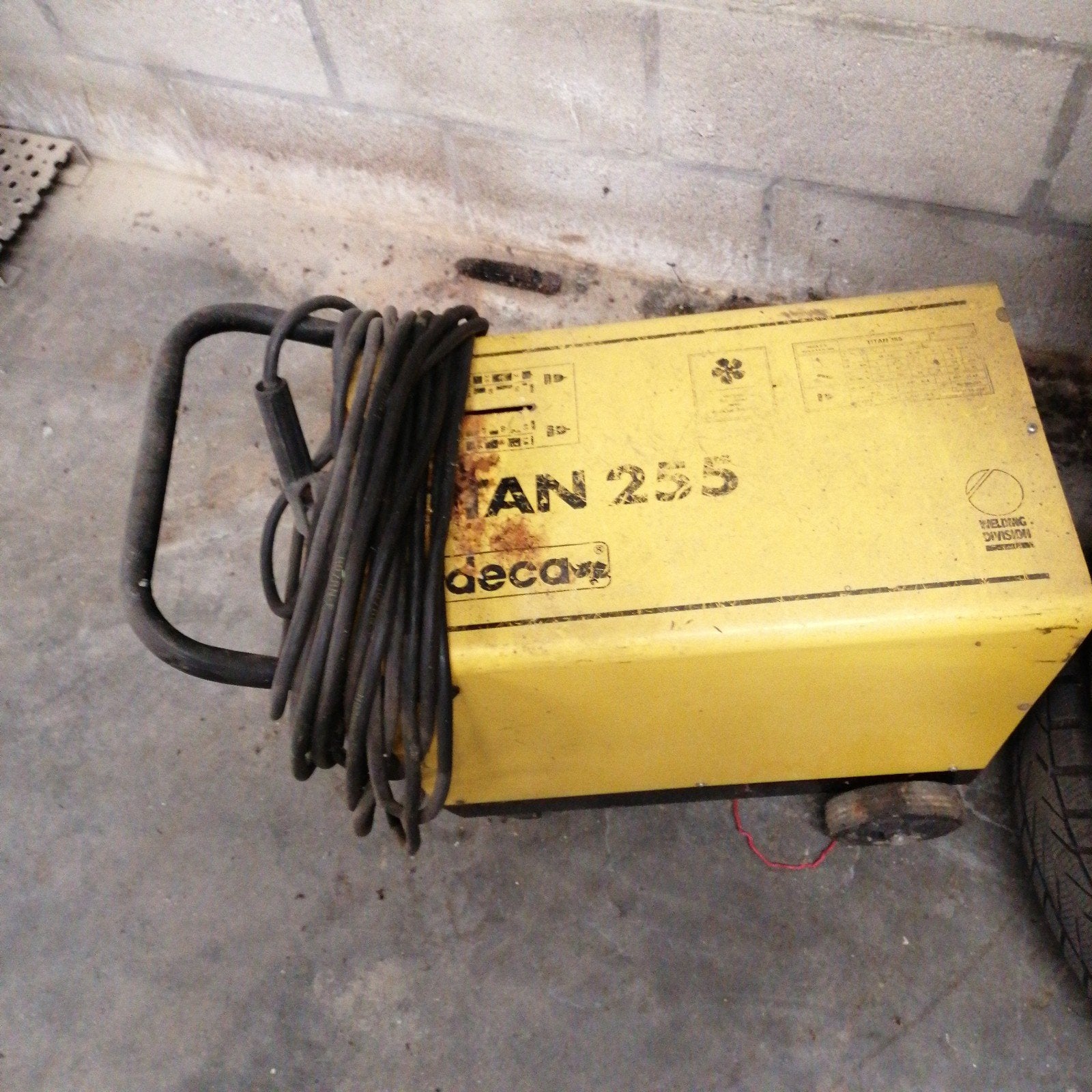 Laspost decca 225 amp 230v 400 v, Doe-het-zelf en Bouw, Ophalen