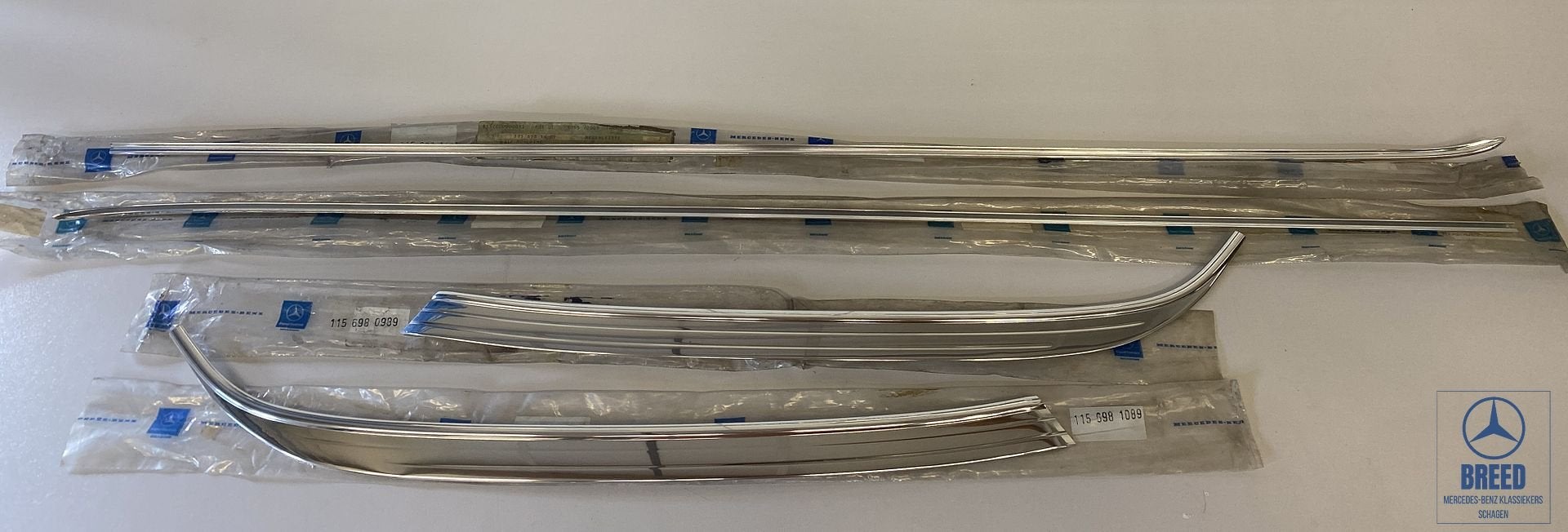 NOS set regenlijsten met C-stijl L+R Mercedes-Benz W114 W115, Neuf, -, -, Enlèvement ou Envoi