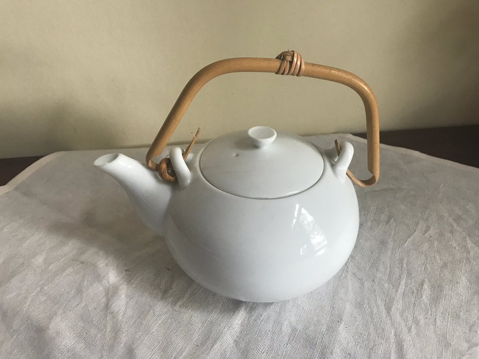Porseleinen theepot met bamboe handvat Japanse stijl, Antiek en Kunst, Antiek | Email, Ophalen of Verzenden