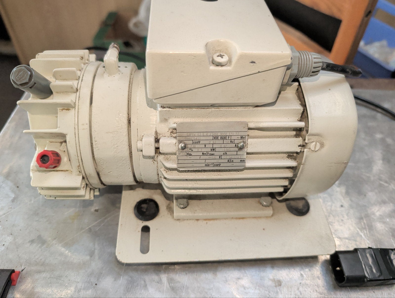 Dentsply vacuum pump, Enlèvement ou Envoi, Utilisé, Moteur électrique