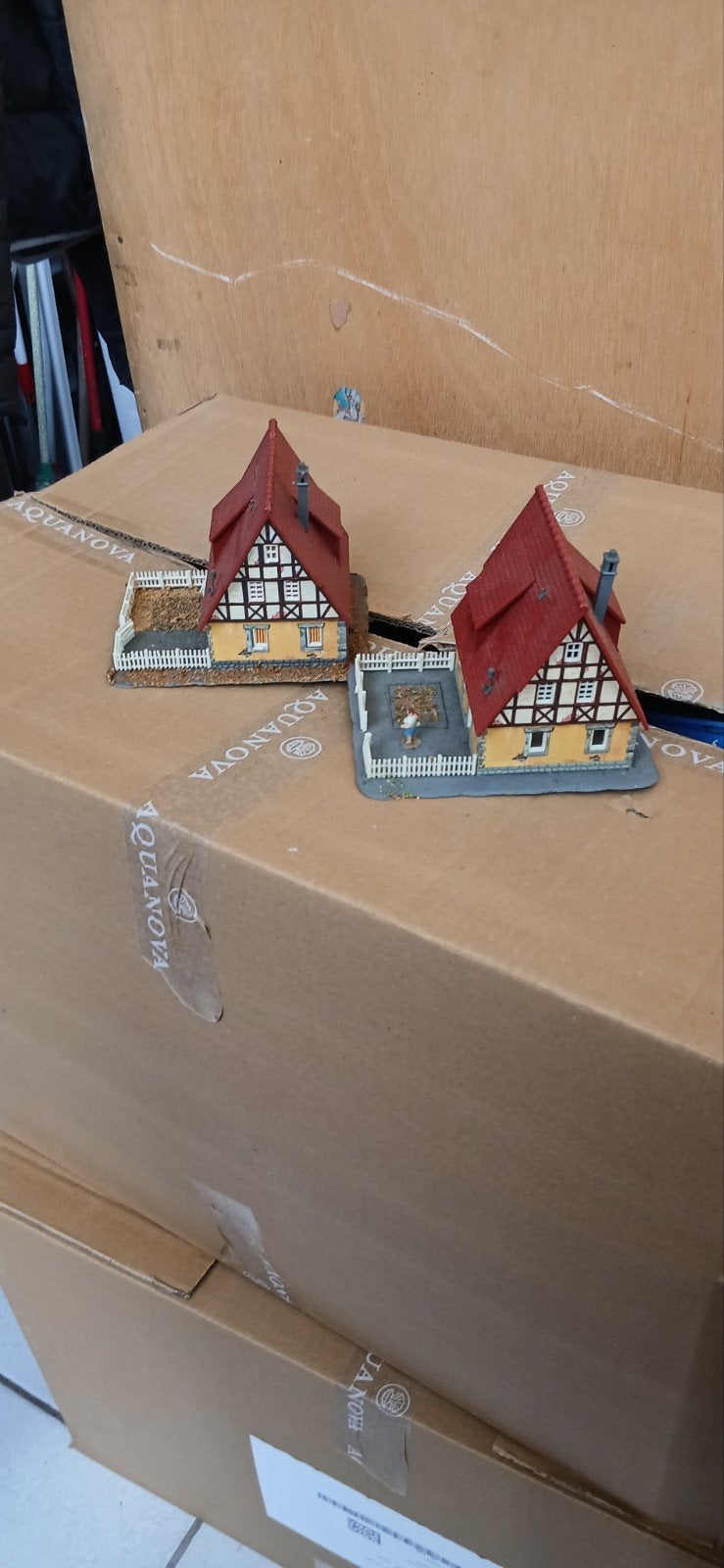 Lot de 2 maquettes de maisons à colombages - Échelle N (Auha, Hobby & Loisirs créatifs, Enlèvement ou Envoi
