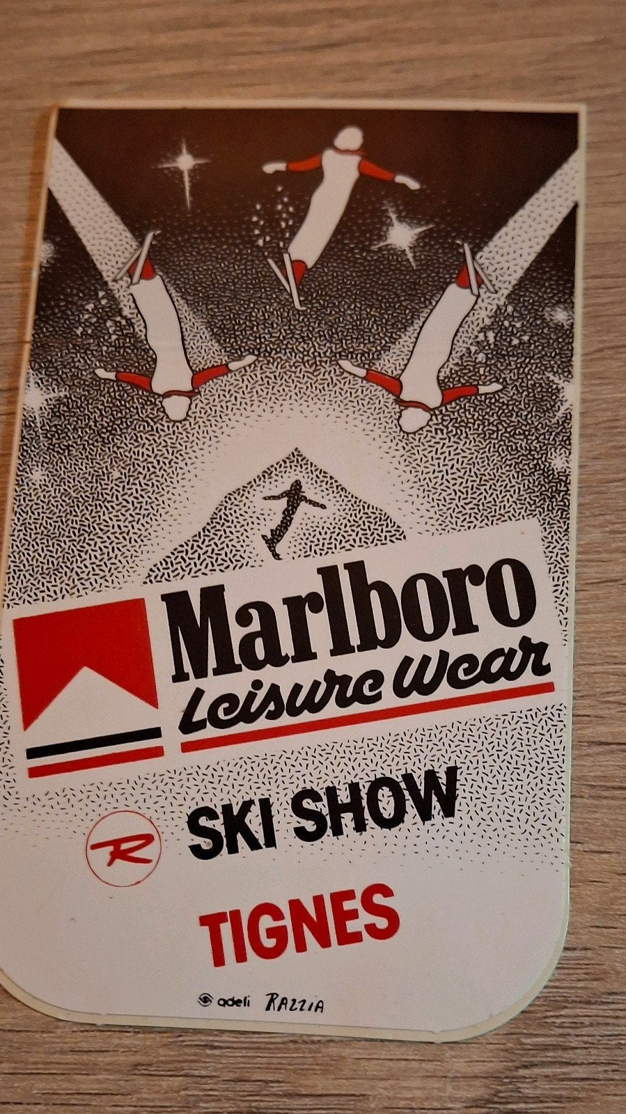 autocollant vintage Marlboro Leisure Wear Tignes Ski Show, Collections, Enlèvement ou Envoi, Comme neuf, Marque