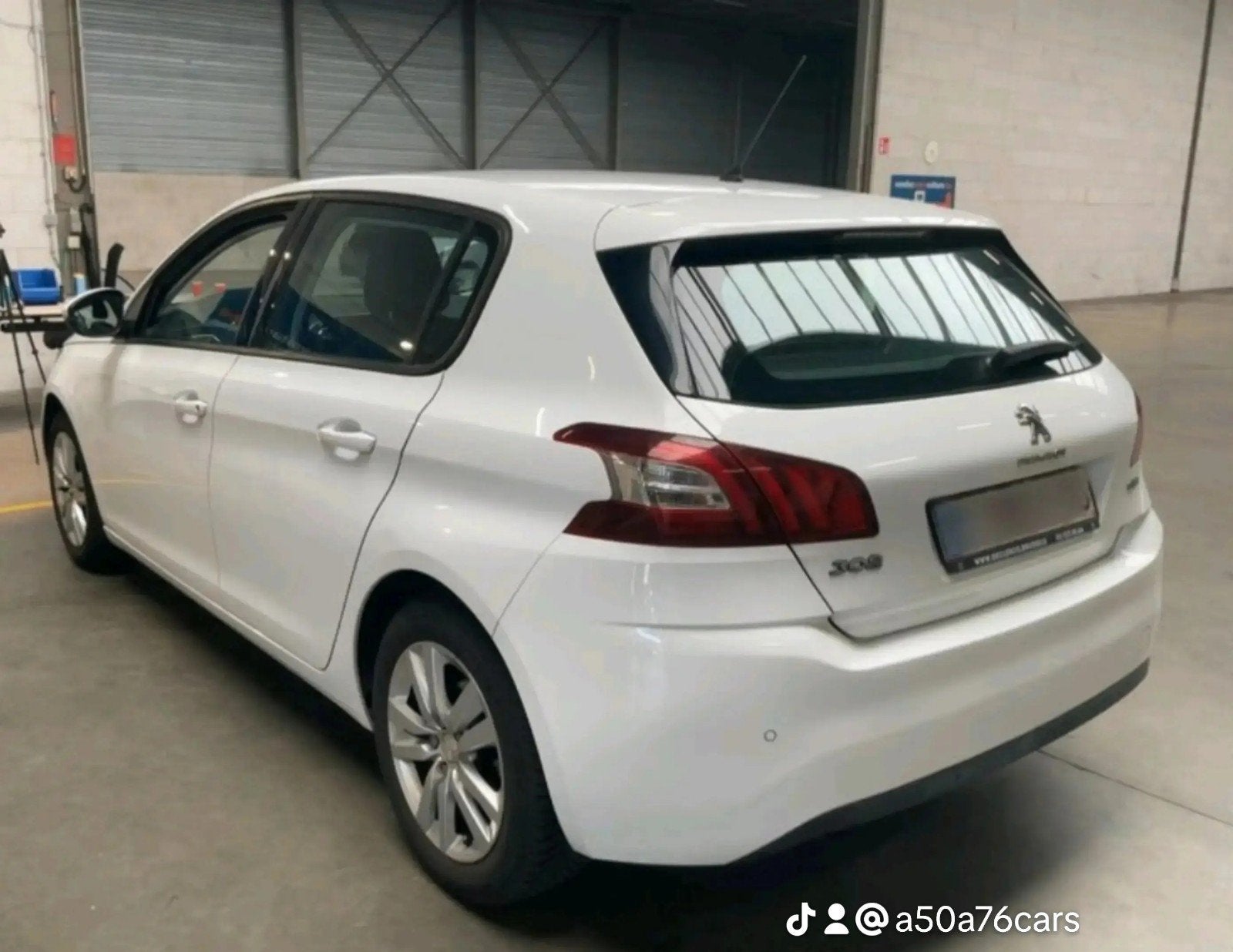 Peugeot 308 1.2 benzine euro6b Eerste eigenaar, Voorwielaandrijving, Dealer onderhouden, Euro 6, Wit