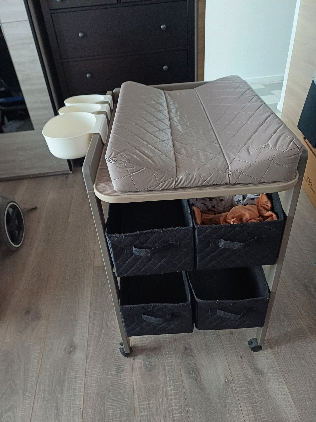 verschoontafel met mandjes, Ophalen