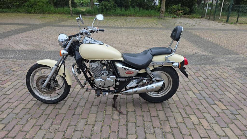 Schuurvondst Daelim VT Evolution 125cc € 750 euro, Motos, Motos | Oldtimers & Ancêtres, Chopper, Enlèvement