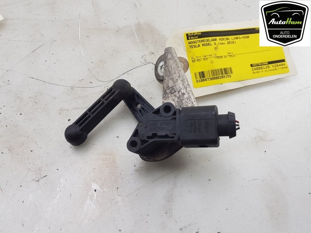 DIVERSEN Tesla Model X (01-2013/-) (|102794100A|102794100B|), Germany_Sales@tesla.com, Gebruikt, Overige automerken, Ludwig-Prandtl-Straße 27 - 29
12526  Berlin, DE