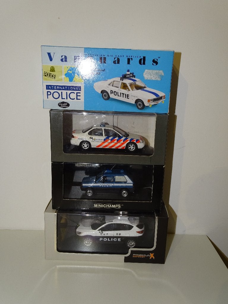 1/43 Politie minichamps police vanguard ford fiat k9 Mazda, Enlèvement ou Envoi, Comme neuf, Voiture, MiniChamps