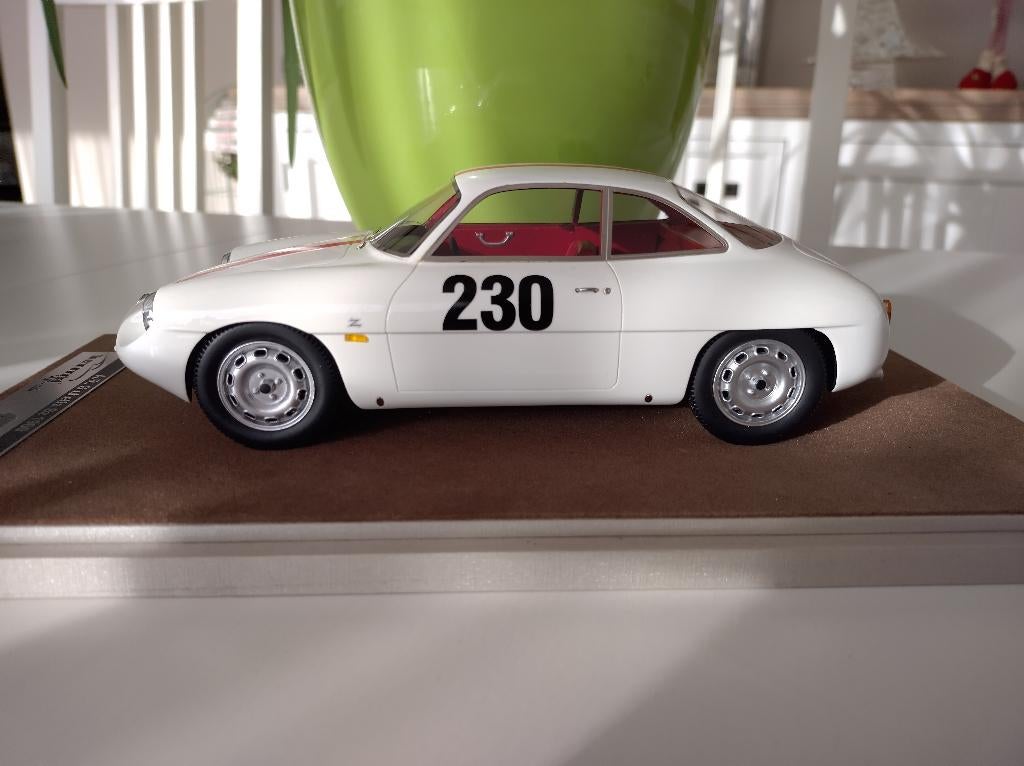 Alfa Romeo Giulietta SZ Tecnomodel Mythos 1:18, Hobby & Loisirs créatifs, Voitures miniatures | 1:18, Enlèvement ou Envoi, Comme neuf