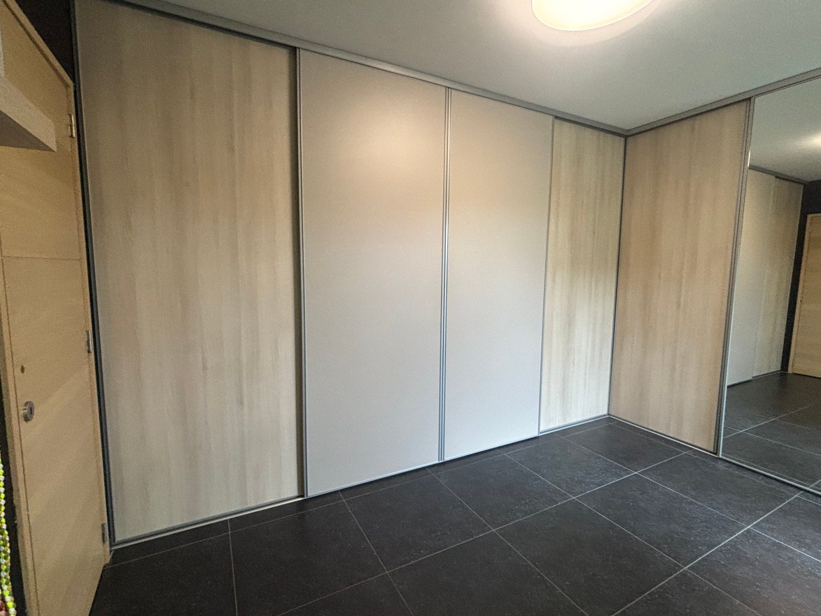 Grand dresding, Enlèvement, Comme neuf, Avec porte(s), 200 cm ou plus