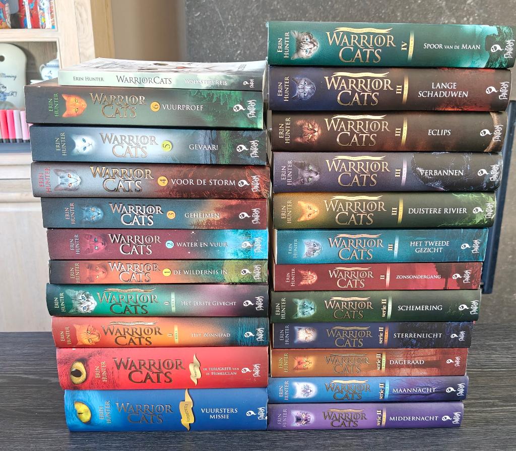 Gigantische verzameling boeken Erin Hunter Warrior Cats NL, Boeken, Ophalen of Verzenden, Zo goed als nieuw, Erin Hunter