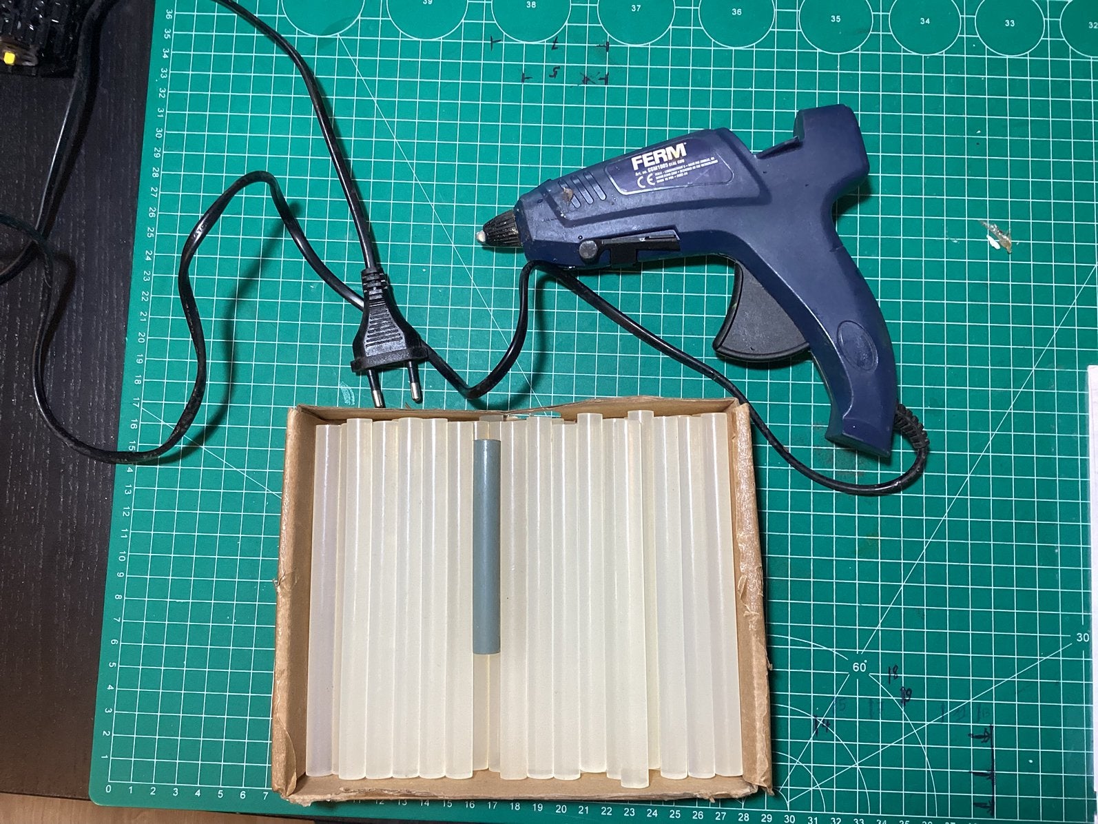 Pistolet à colle., Plastique, Enlèvement ou Envoi, Utilisé, Outillage ou Accessoires