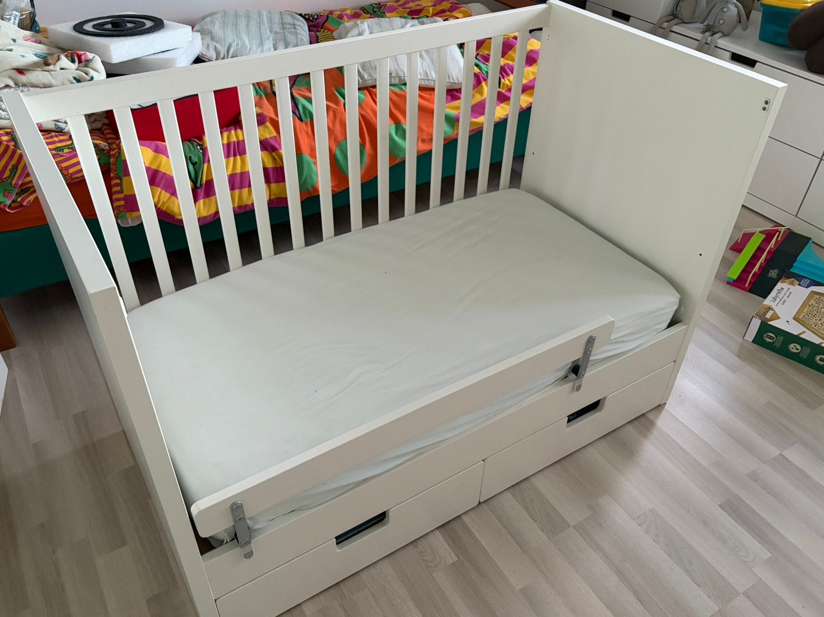 Lit bebe ikea stuva, Enlèvement, Comme neuf, Matelas