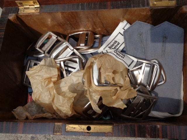 Schouderstukken grijs uit oude D naaikist, Ophalen of Verzenden, Landmacht, Kleding of Schoenen
