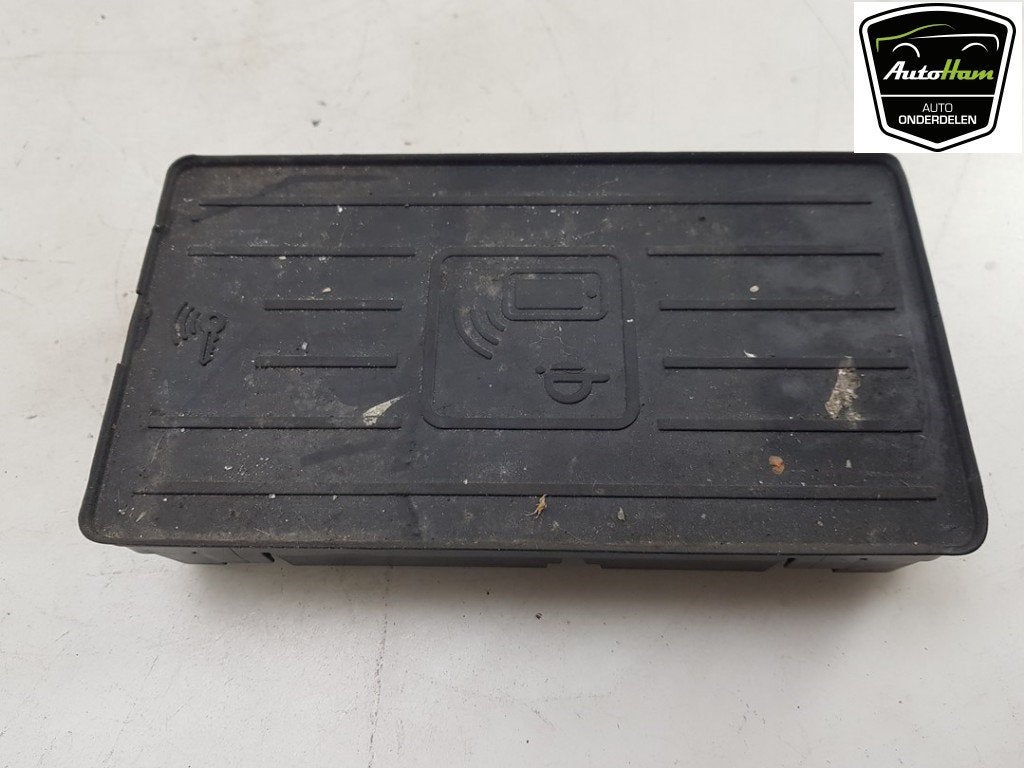 CHARGEUR DE TELEPHONE A INDUCTION (|8W0035502B|8W0035502A|), Audi AG, Utilisé, Info@audi.de, Auto-Union-Straße  1,
85057  Ingolstadt, DE