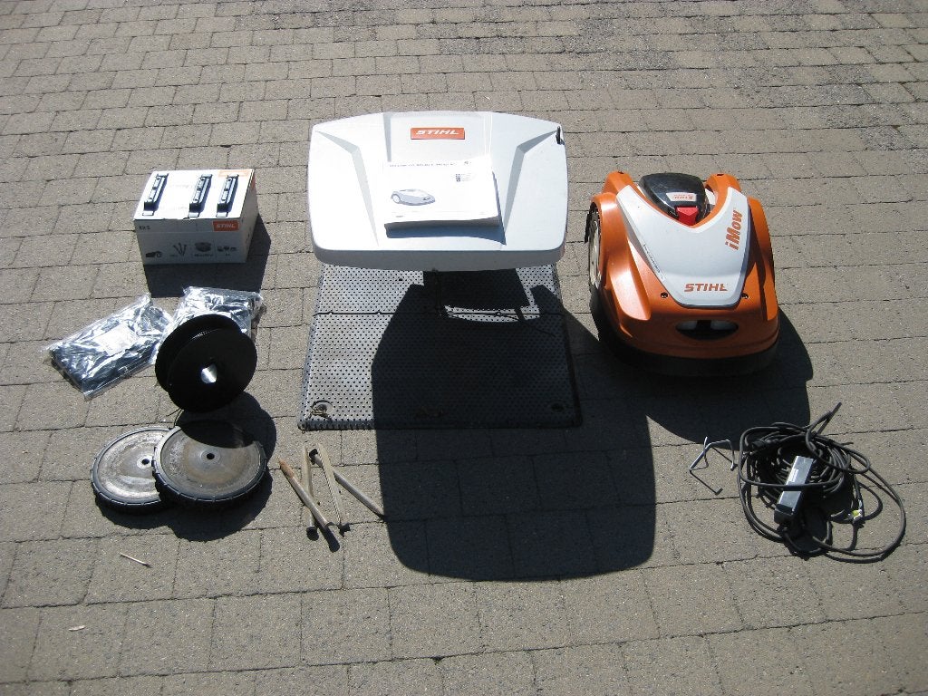 Tondeuse à gazon robotique Stihl RMI 422 PC, 20 à 25 cm, Enlèvement, Avec capteur de pluie, STIHL
