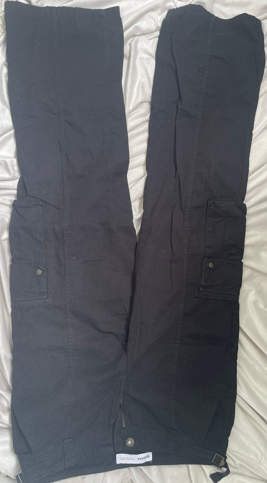 Bershka zwarte broek met zakken maat 42, Ophalen, Zo goed als nieuw, Zwart