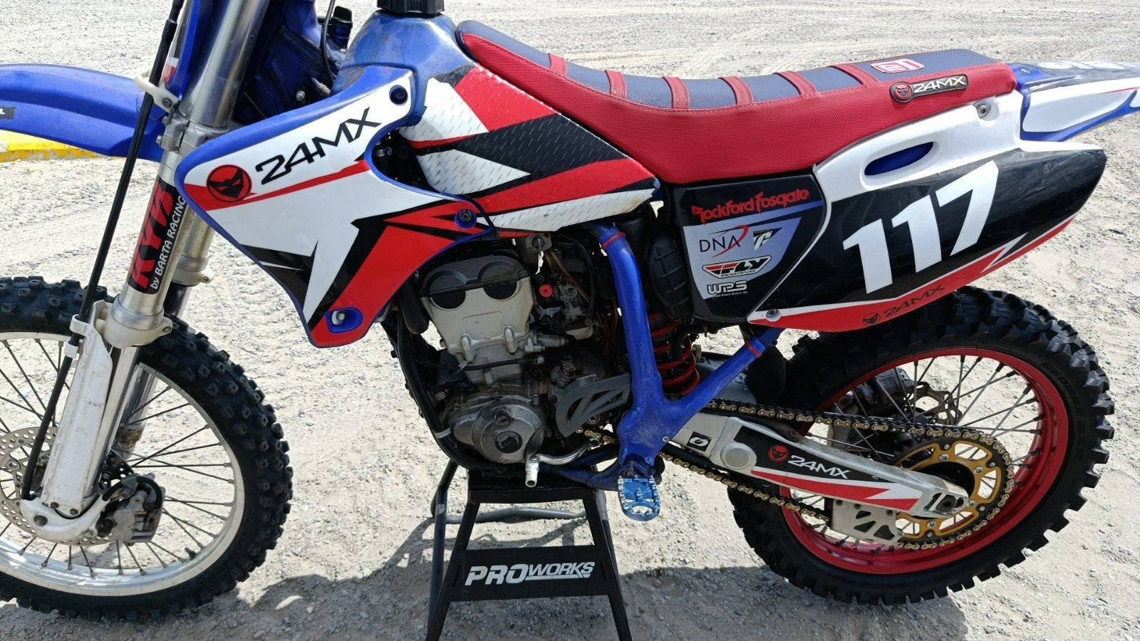 Yamaha yz250f-2001, Ophalen