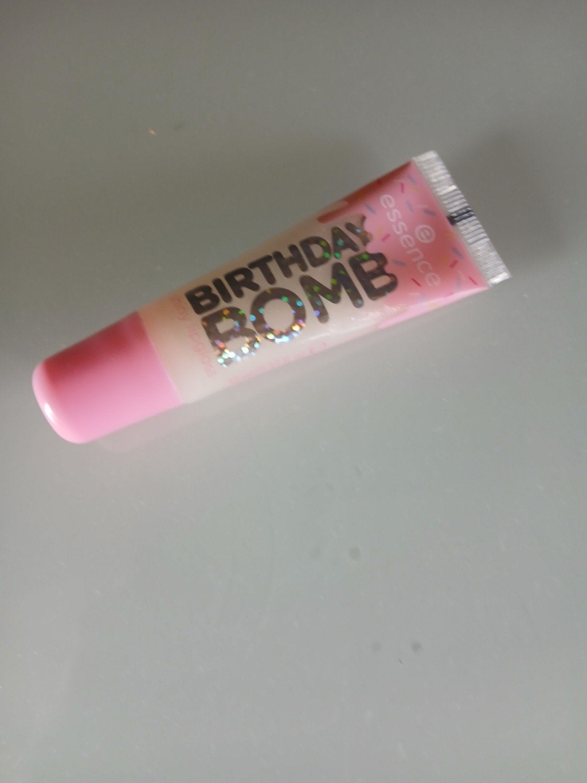 Birthday Bomb, Handtassen en Accessoires, Uiterlijk | Cosmetica en Make-up, Lippen, Beige, Nieuw, Ophalen of Verzenden