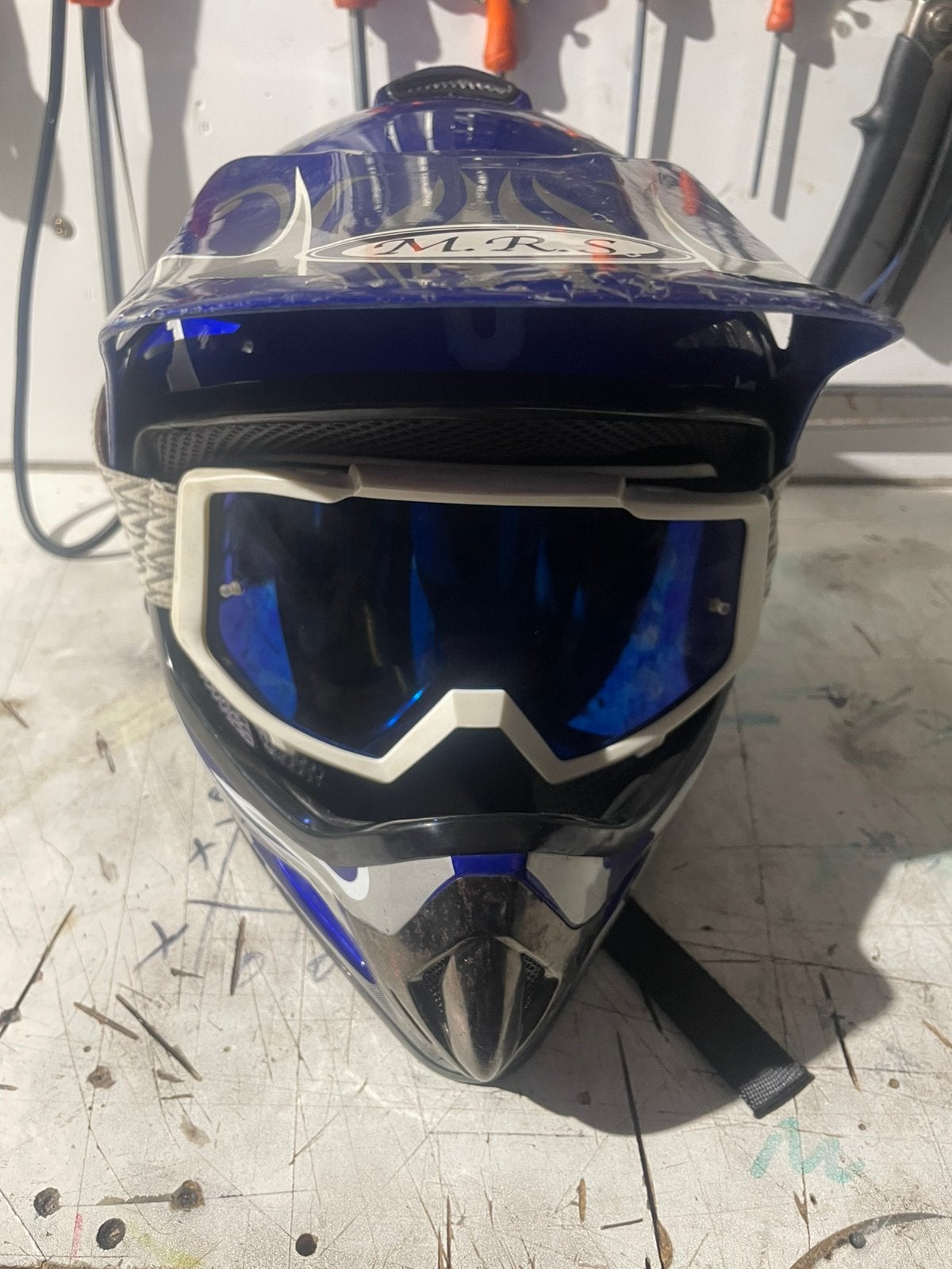 Helm, Ophalen