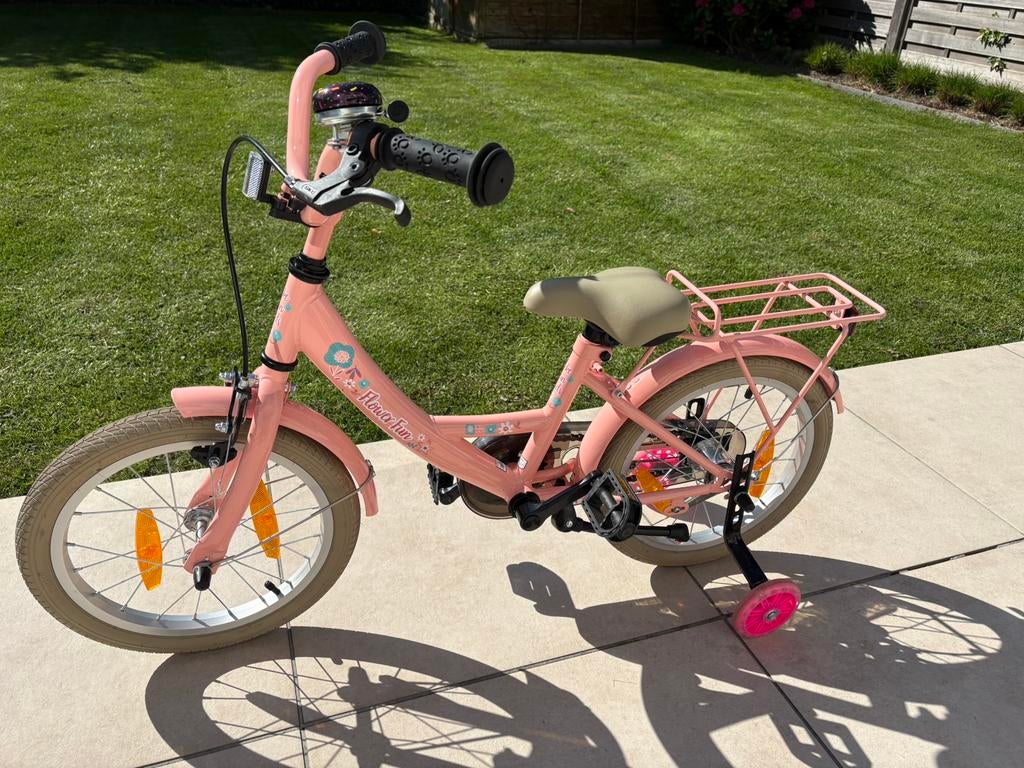 Roze Kinderfiets met achterwieltjes 16’, Fietsen en Brommers, Fietsen | Kinderfietsjes, Ophalen, Terugtraprem, Zijwieltjes, Minder dan 16 inch