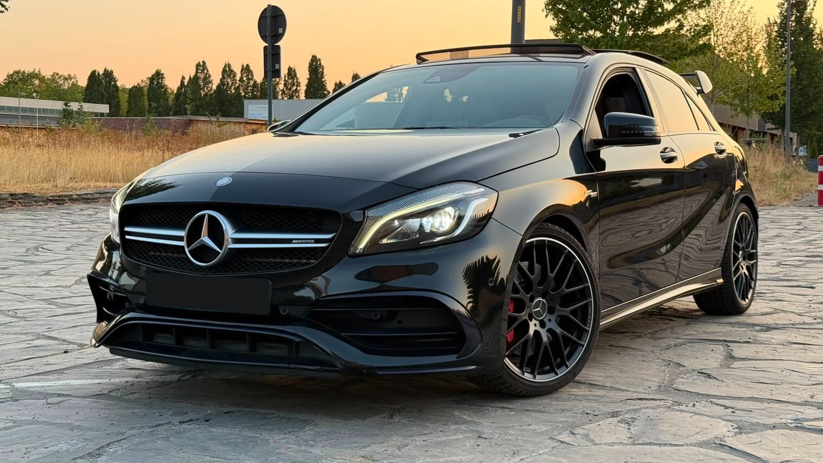 Mercedes A45 AMG Aeropack/Harman kardon/Panoramadak/Facelift, Auto's, Automaat, Euro 6, Zwart, Leder