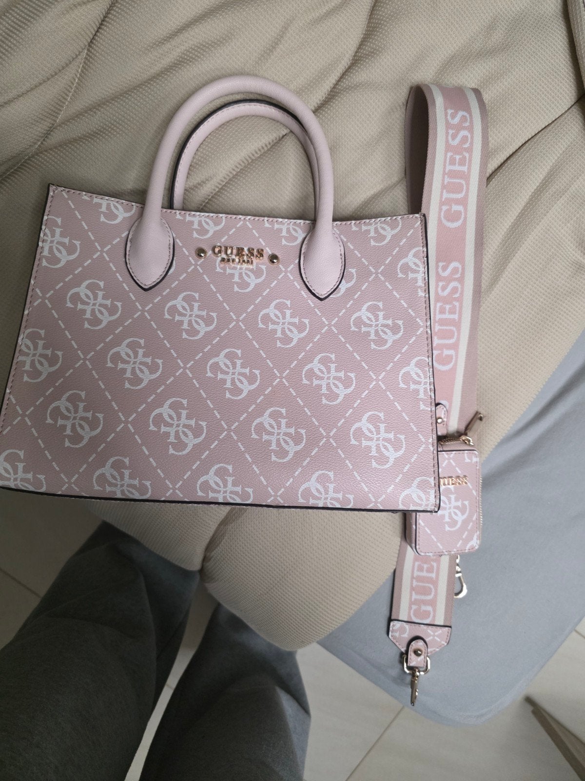 guess handtas met bijhorende portefeuille, Handtassen en Accessoires, Tassen | Damestassen, Ophalen of Verzenden, Nieuw, Roze