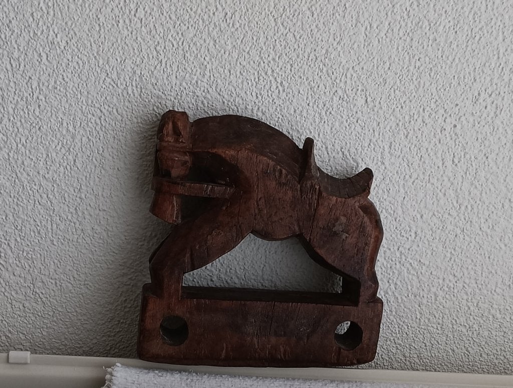 Cheval en bois antique, Enlèvement ou Envoi