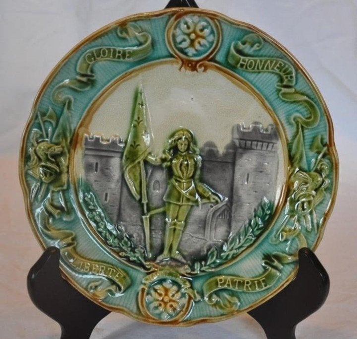 Assiette barbotine onnaing Jeanne d'arc, Enlèvement ou Envoi