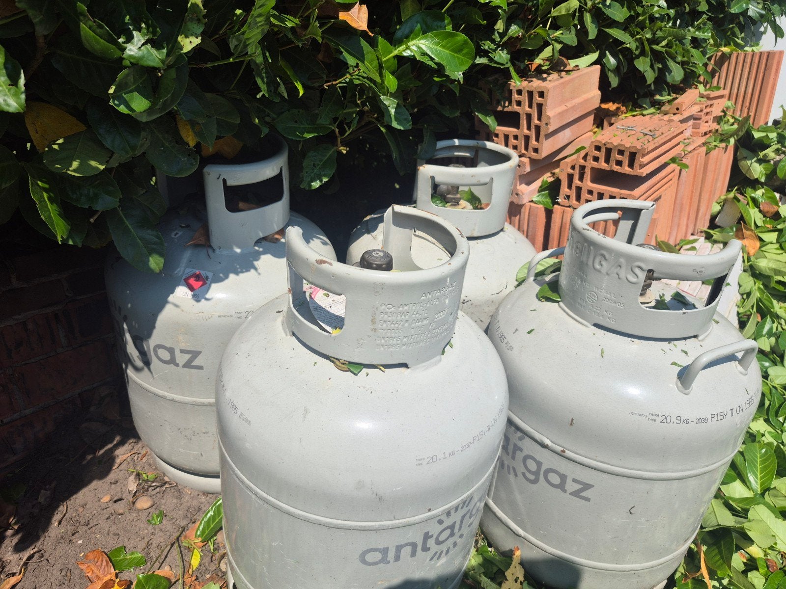Gasflessen van antragaz leeg, Ophalen