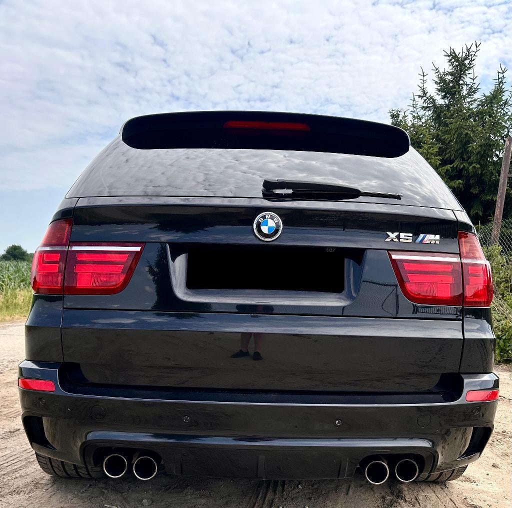 BMW X5M 4.4 V8 Biturbo *LICHTE VRACHT*, Auto's, Automaat, Verwarmde buitenspiegels, 4395 cc, Zwart