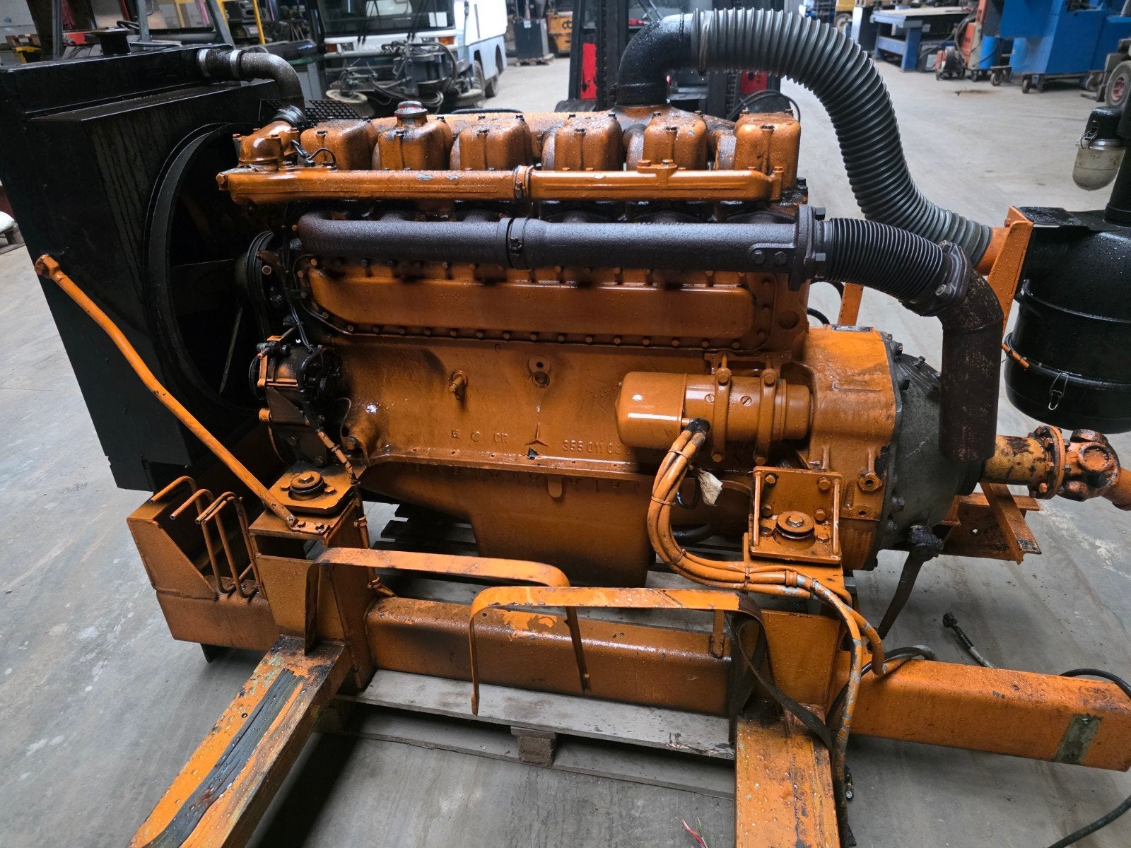 Mercedes OM 355 met radiator op set, Doe-het-zelf en Bouw, Ophalen, Gebruikt, Dieselmotor, 1800 rpm of meer