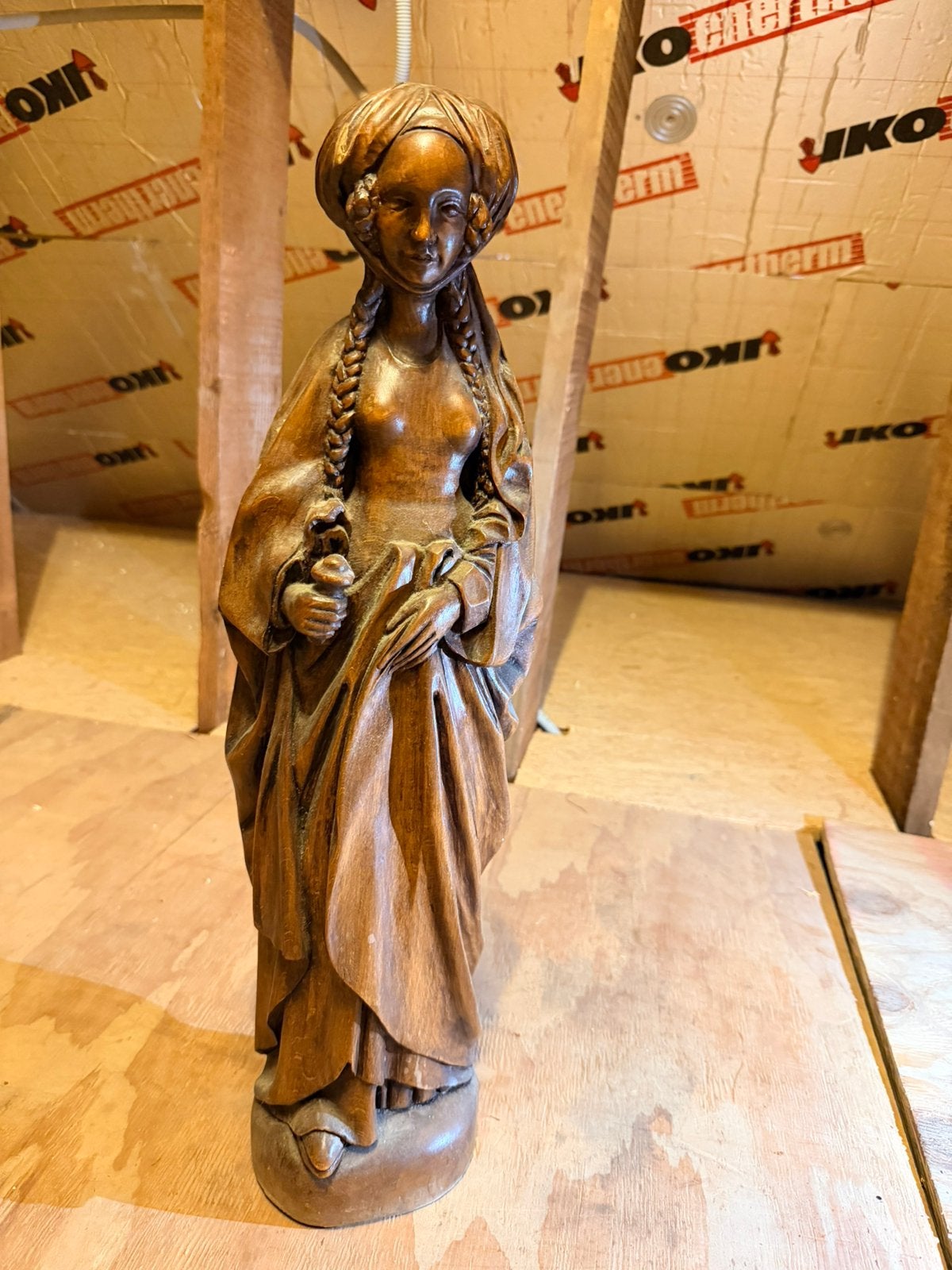 Houten dame - met de hand gesculpteerd - 1972, Ophalen, Zo goed als nieuw