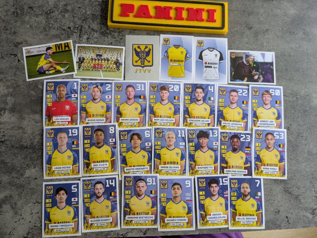 26 autocollants Panini Football 2024/25 STVV ST TROND, Envoi, Neuf
