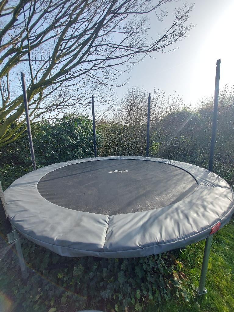 Grote trampoline van Berg, Enlèvement, Utilisé
