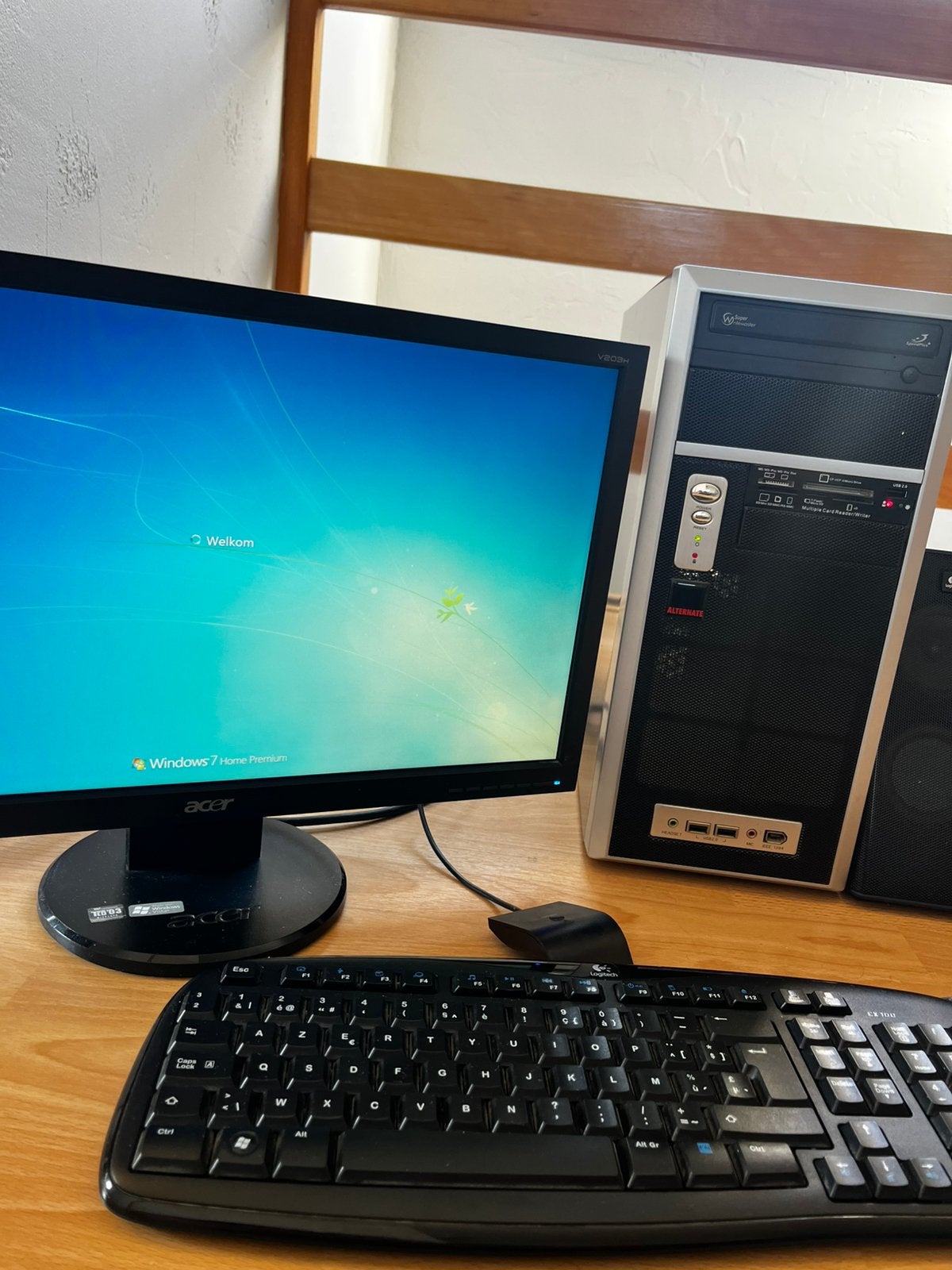 Computer + Beeldscherm + boxen + toetsenbord + muis, Computers en Software, Desktop Pc's, Ophalen, Zo goed als nieuw, 16 GB, Virtual Reality