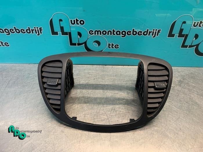 Grille aération tableau de bord d'un Hyundai I10 (I10 08-), Autos : Pièces & Accessoires, -, 3 mois de garantie, Utilisé, Hyundai
