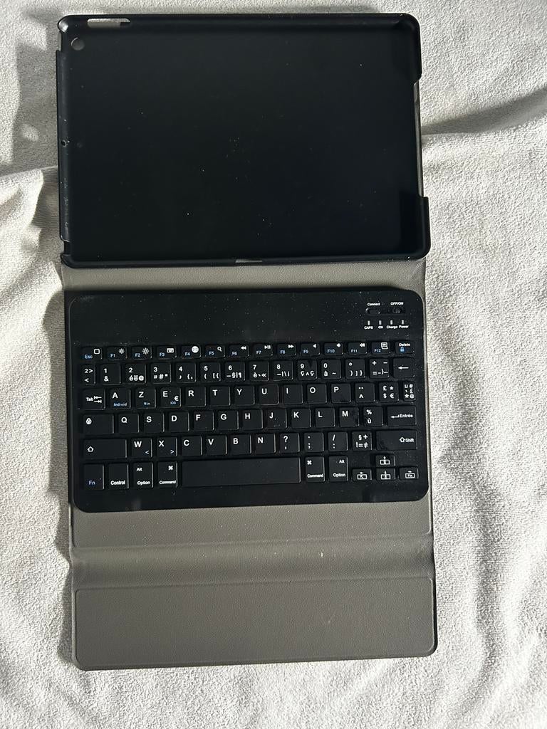 Ipad hoes met toetsenbord, Computers en Software, Tablet-hoezen, Ophalen, Zo goed als nieuw