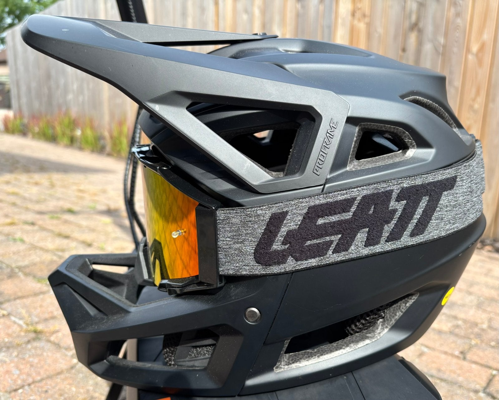 Fox Racing Proframe MIPS helm, 760gram/ maat M/ 55-59cm M, Enlèvement, Comme neuf, Step électrique (E-scooter)