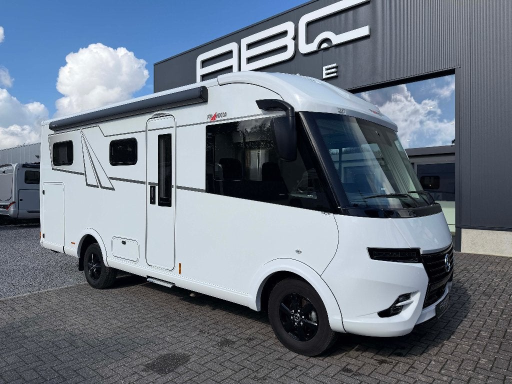 Frankia M-Line NEO - Mercedes 170PK - Fabrieksgarantie, Standaard zit, Ringverwarming, Koelkast, Tot en met 2