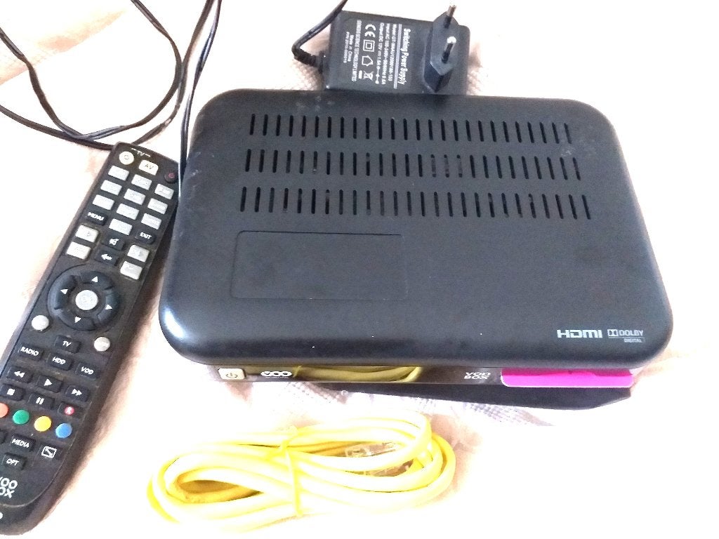 Décodeur Voobox + carte VOO + télécommande, Enlèvement ou Envoi, Décodeur