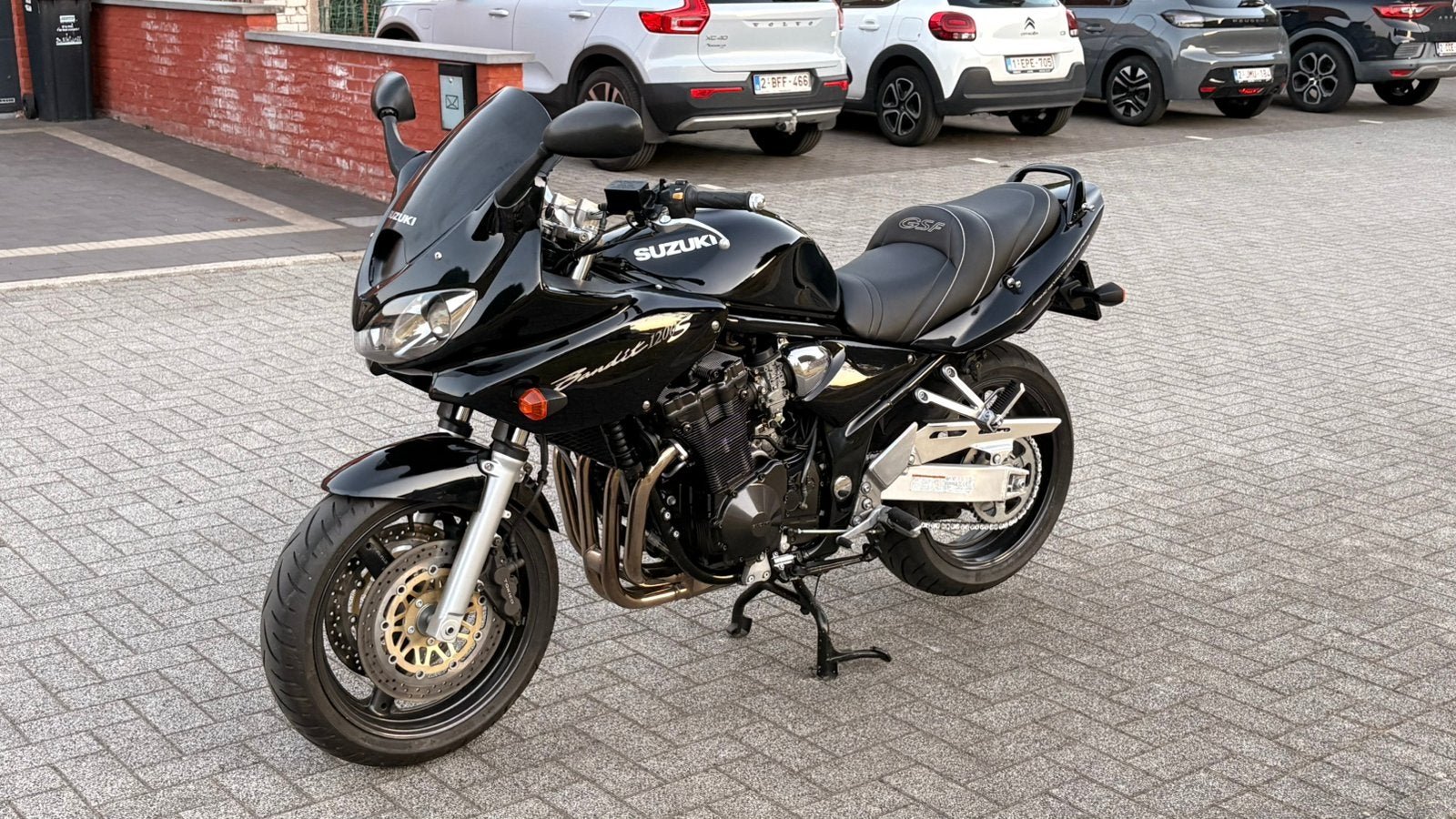 Suzuki bandit 1200s showroom, Enlèvement