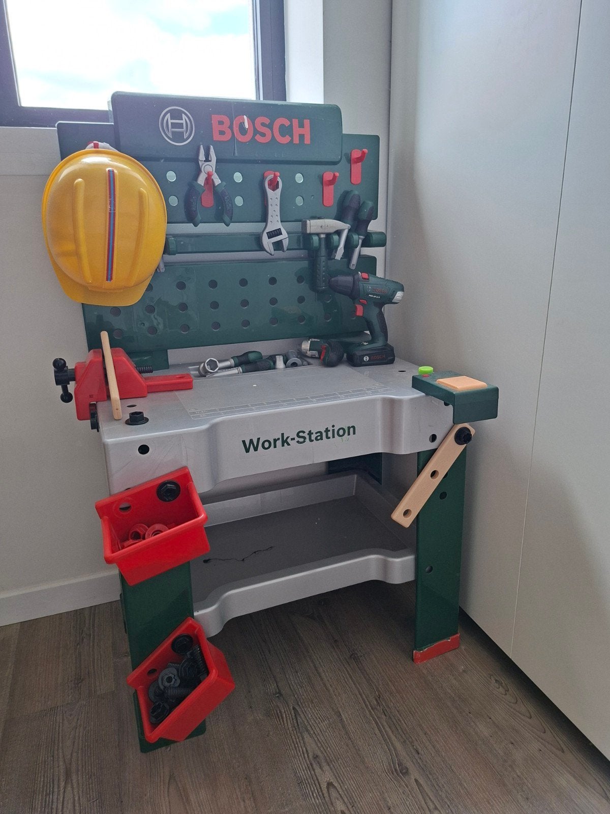 Bosch werkbank met veel toebehoren., Kinderen en Baby's, Speelgoed | Speeltafels, Ophalen