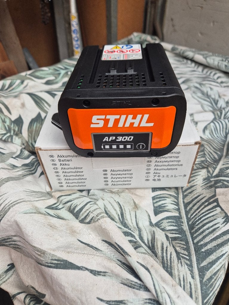 STIHL AP 300 accu, Jardin & Terrasse, Enlèvement ou Envoi, Comme neuf, Stihl AP