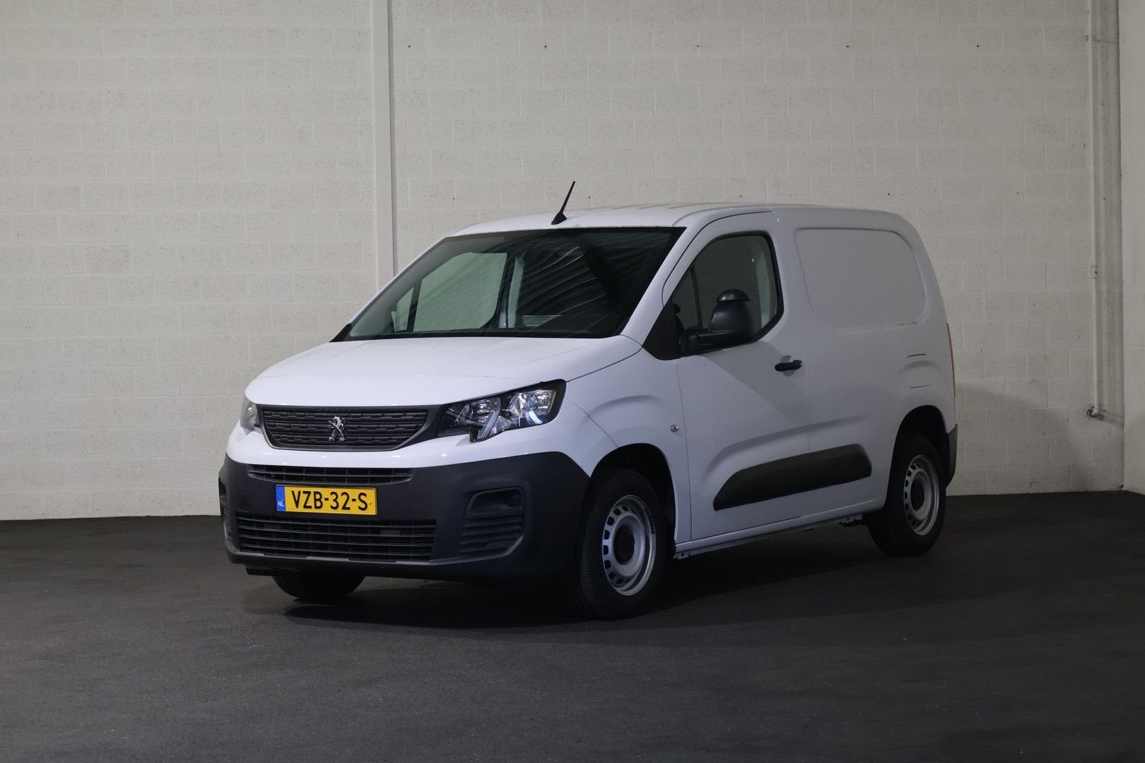 Peugeot Partner 1.2 PureTech 110pk S&S L1 Benzine 10dkm, Electronic Stability Program (ESP), Achat, Boîte manuelle, 151 g/km