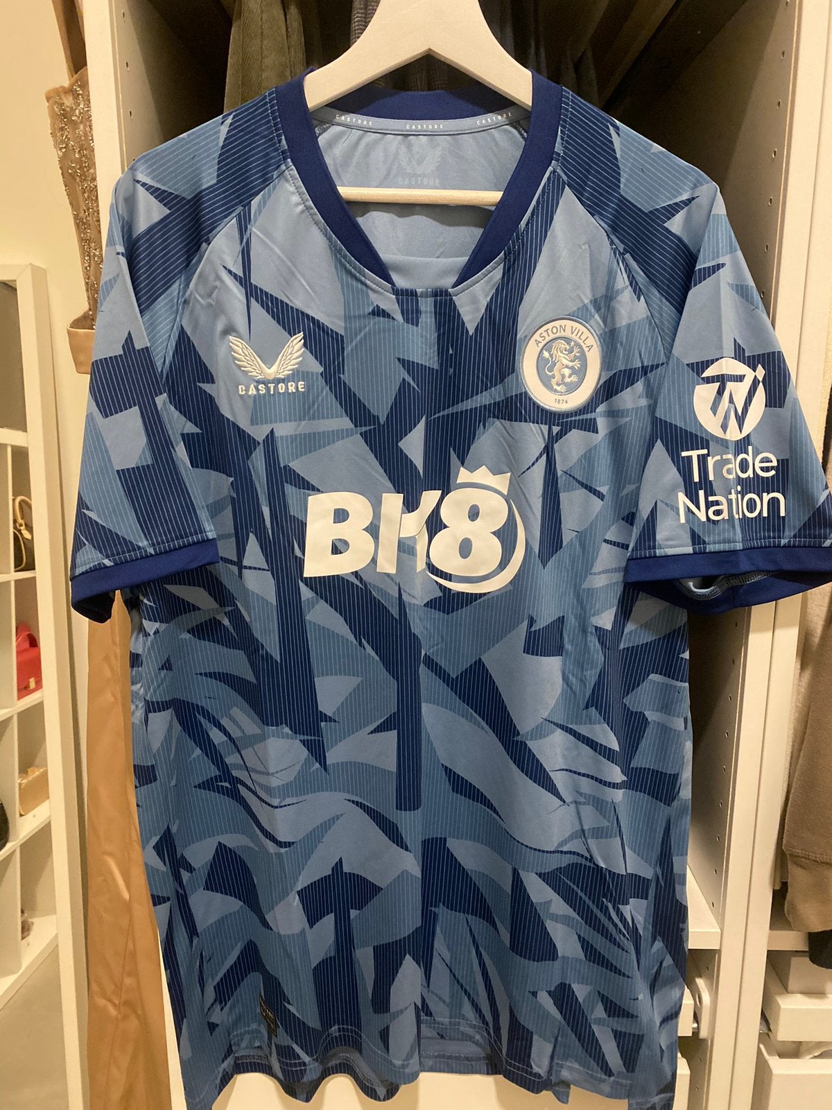 Voetbalshirt Aston Villa, Verzamelen, Sportartikelen en Voetbal, Verzenden, Nieuw, Shirt